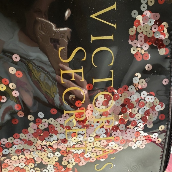 VS Wristlet - Picture 2 of 6